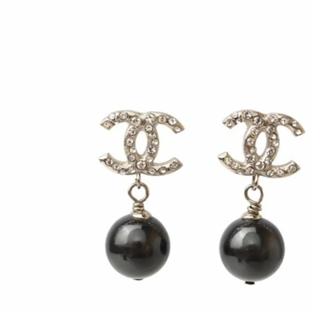 CHANEL Black Pearl Earrings